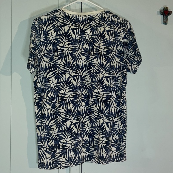 Like new Mens Tee - Picture 2 of 2